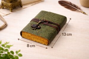 Lederbuch Chiave grün-meliert 13×18 cm mit floraler Prägung und antikem Schlüssel